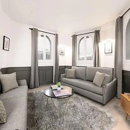 Apartment Luxury Parisian-style In Paris