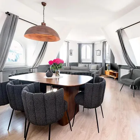 Luxury Parisian-style In Apartment Paris
